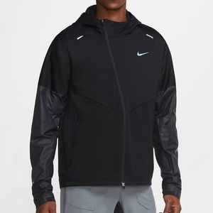 Nike Sphere Shieldrunner Running Jacket